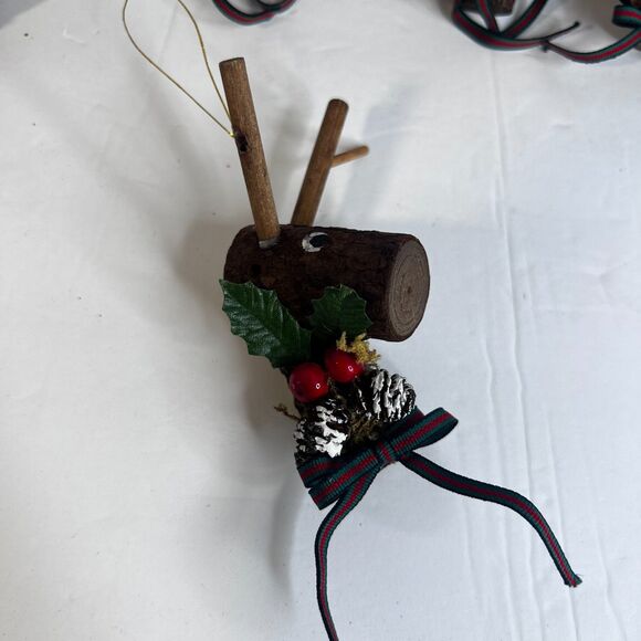 Lot of 6 Wooden Reindeer Christmas Ornaments Holiday Christmas Tree Decor - Picture 2 of 7